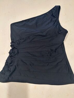 Carmen Marc Valvo designer One-Shoulder Black Tankini Swim Top